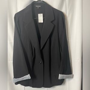 NWT Black Blazer from Wearever Size 3X pinstripe roll sleeve, button closure.